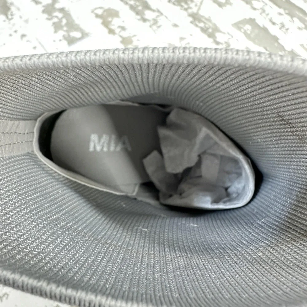 Mia Piana‎ Sock Bootie Womens 9M Gray Silver Fleck Knit Ankle Block Heel Stretch